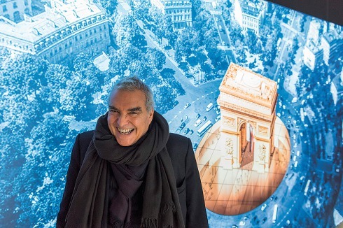Dominique Perrault bei ­Aedes vor seinem Arc-de-Triomphe-Projekt.<br /><br />