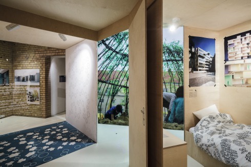 Im Architekturforum Aedes bildete ein 1:1-Modell einer 54 m2 großen „elastischen Wohnung“ die Ausstellungsarchitektur, in der PPAG Wohnungsbauprojekte aus den vergangenen Jahren präsentierte.<br />