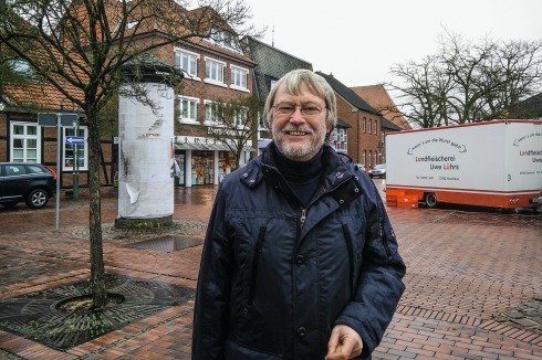 Lothar Tabery auf dem Rathausmarkt in Bremervörde.<br />
