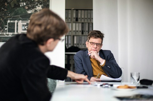 Sebastian Redecke (rechts) im Gespräch mit Engelbert Lütke Daldrup.<br />