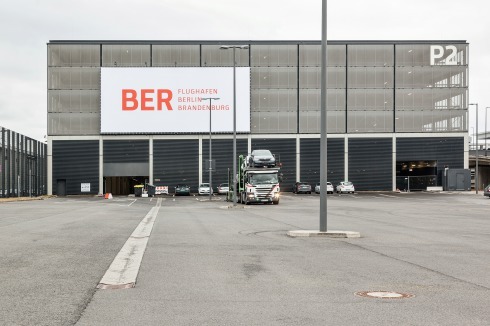 Eines der Parkhäuser am Flughafen.<br />