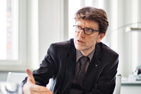 <strong>Engelbert Lütke Daldrup</strong> geb. 1956. Studium der Raumplanung an der Universität Dortmund. Promotion an der TU Berlin. 1995–2005 Stadtbaurat in Leipzig. 2013–2014 Geschäftsführer der IBA Thüringen. Ab 2014 Staatssekretär in der Berliner Senatsverwaltung. Seit März 2017 Chef der Flughäfen Berlin-Tegel, Schönefeld und BER<br />