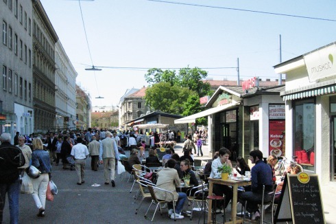 ... Yppenplatz sind zwei Orte in Ottakring, deren buntes Treiben dem lange vernachlässigten Wiener Bezirk zu neuer Anziehungskraft verholfen hat.<br />