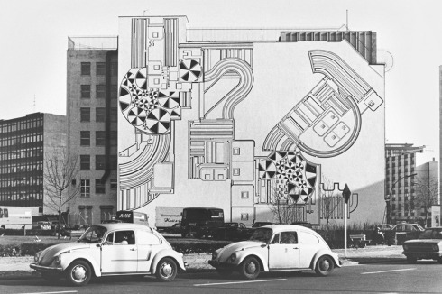 Das Bild an der Brand­wand des Hauses Kurfürsten­straße 87 im Jahr 1977.<br />