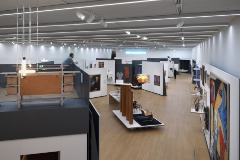 Blick in die Dauerausstellung im <a href="https://www.stedelijk.nl/en" target="_blank" >Stedelijl Museum</a> in Amsterdam<br />