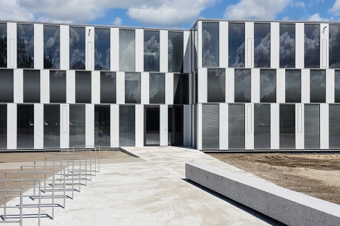 Oben der Eingang in den Neubau. Der Haupteingang für Besucher bleibt der Zugang im Altbau.<br />