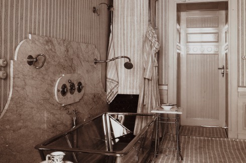 Badezimmer der Wohnung Wagner im Haus Köstlergasse 3, 1899<br />