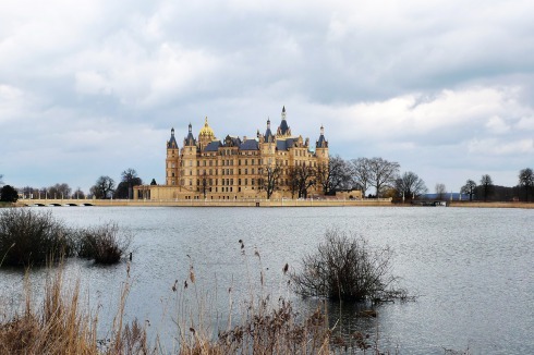 Blick auf Burgsee- und Schlossgartenflügel des Schweriner Schlosses<br />