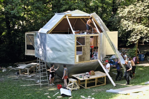 Die Kammerspiele München und Raumlaborberlin luden 2014 zur Aktion „Shabby Shabby Apartments“ ein.<br />