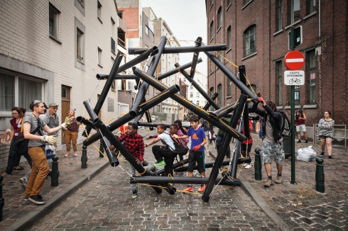 Die temporäre Übernahme von Straßen und Plätzen durch spielende Kinder ist das Thema des Projekts Boulevard von ON/OFF für das Kanal Playground Festival 2014 in Brüssel.<br />