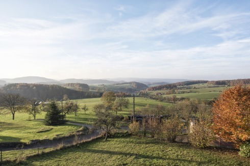 Blick vom Grundstück des Wochenendhauses im Odenwald in Richtung hessische Bergstraße.<br />