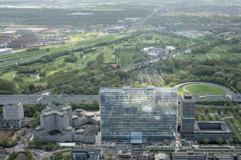 Auf dem Luftbild sieht man das Ensemble des Europäischen Patentamts.Unmittelbar rechts neben dem Neubau steht der Büroturm von 1973.<br />
