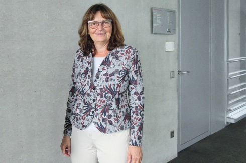 <strong>Mechthild Heil</strong> <br />Geboren in Andernach, Rheinland-Pfalz. Studium der Architektur an der TU Kaiserslautern. Leitet mit ihrem Bruder das Architekturbüro Rumpf Architekten + Ingenieure in Andernach. Seit 2009 Mitglied des Deutschen Bundestags für den Wahlkreis Ahrweiler/Mayen, CDU/CSU-Fraktion.<br />