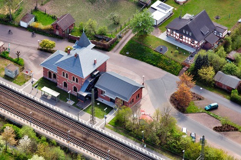 Im früheren Bahnhofsgebäude befindet sich seit 2016 das Museum Friedland.<br />