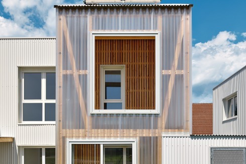 Die gestaltprägenden Wintergärten verdanken sich dem Beharrungsvermögen der Architekten. Sie überzeugten den Bauherrn, dafür das Budget um 8000 Euro je Haus aufzustocken.<br />