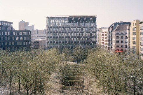  Links ne­ben dem neuen Taz-Haus: die Gewerbebaugruppe Frizz23.<br />