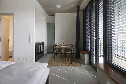 ... Hotel- ...