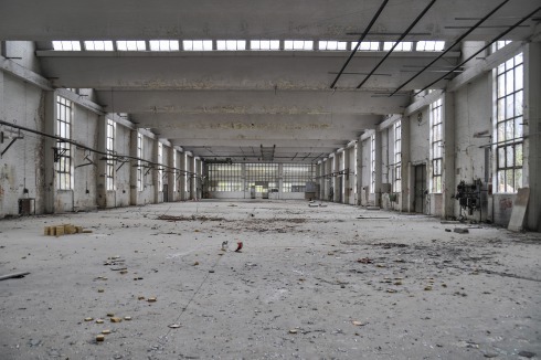 Die Paschenhalle vor dem Umbau und nach einigen Jahren Leerstand: 2004 war die seit 1878 betriebene Kautschuk- bzw. Gummi­fabrik Wetzell (später Phoe­nix) am Moritzberg geschlossen worden.<br />