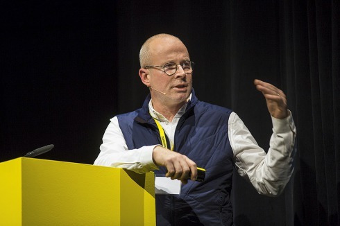 <strong>Jörg Stollmann</strong> „Die heute gängigen Vorstellungen von Sicherheit, von Kon­trol­lierbarkeit der Stadt lassen sich gut an Smart-City-Narrative anbinden.“<br />