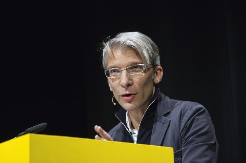 <strong>Armen Avanessian</strong> „Die Digitalisierung ist eine Disruption wie die Erfindung der Schrift – ein Medium, das die Bedeutung politischer Entitäten, architektonischer Begriffe und der Stadt transformiert.“<br />