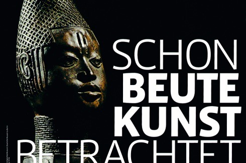Ein Plakat der Kampagne „No Humboldt 21!“ mit der Königinmutter Idia. Gefordert wird eine breite öffentliche Debatte zur Restitu­tion. <br />