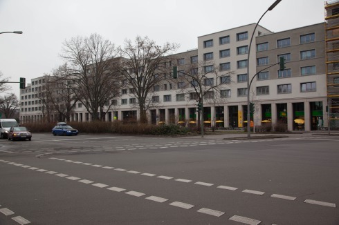 Das Genossenschaftsprojekt "Möckernkiez" wirkt an der Yorkstraße abgeschottet, ...<br />