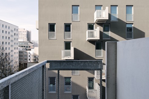 Auskragende Balkone sind meist gut für die Architektur, aber nicht immer beliebt bei den Bewohnern. <br />