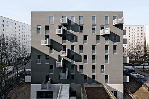 ... im Zwischen­bereich befindet sich der Pavillon der Kinder­tagesstätte.<br />