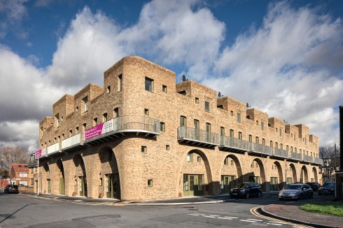 Back-to-back-Reihenhäuser von Peter Barber Architects im Londoner Osten<br />