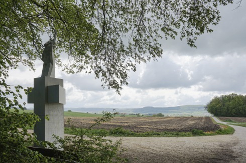 Station 2, Freiheitsstatue in Mögglingen, von Brandlhuber+, Berlin<br />