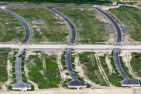 Nur fünf Kilometer vom BMW-Werk Dingolfing entsteht langsam ein neues Einfamilienhausgebiet.<br />