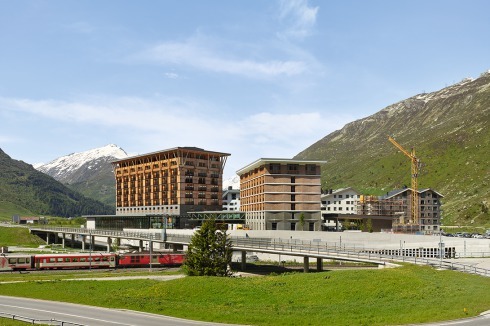 Das zweite Andermatt wird sich auf 150 Hektar ausbreiten. Die Durchgangsstraße und Bahngleise trennen das Areal vom alten Dorfteil. <span class="OffWhite"></span><br />