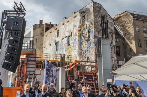 ... in Wirk­lichkeit wird derzeit das Erdgeschoss der Passage betoniert.<br />