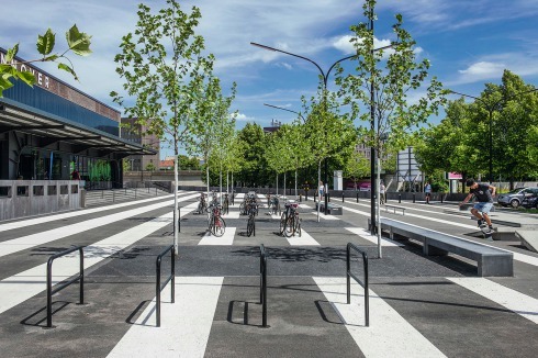 Der Umbau ist Teil eines innerstädtischen Entwicklungsgebiets – zwischen Bahngleisen, Gründer­zeitquartier und einem al­ten Continental-Werk.<br />