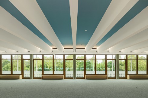 Die Büroflächen wurden mit bis zu 14 m weit spannenden Decken stützenfrei rea­lisiert, um maximale Flexi­bilität zu erreichen. <br />