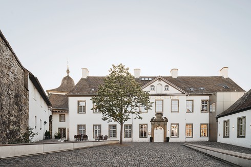 Zugang ins Palais Landsberger Hof von 1605, dem Altbau des Sauerland-Museums. Von dieser Seite verrät nichts den bedeutenden Neubau.<br />