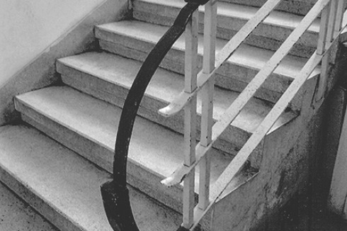 Treppengeländer im Geschäftshaus Allenby Road 56 in Tel Aviv (Baujahr 1936), Sitz der Haavara Ltd.<br />