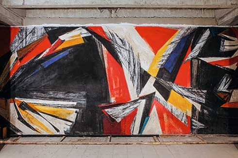 Von Robert Wogenscky (1919–2019), Bruder des Architekten, stammte ein Wandbild im Foyer. Es musste aufgrund eines der neuen Treppenhäuser weichen.<br />