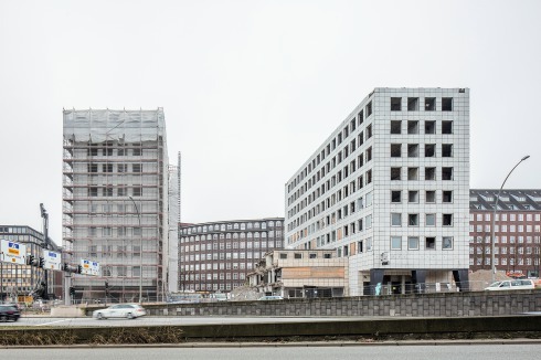 Bis vor wenigen Jahren war das Bezirksamt Hamburg-Mitte Hauptmieter, seit 2006 gehörte das Grundstück der Stadt. Von Gerkan, Marg und Partner hatten eine Studie vorgelegt, die den Erhalt und die Umwandlung in Wohnungen vorsah.<br />