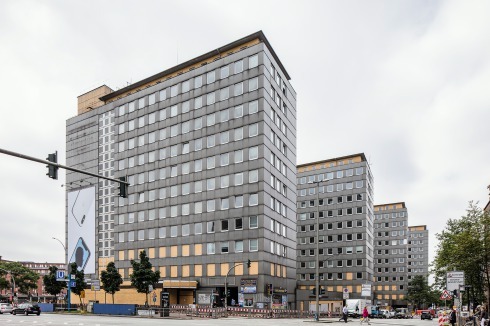 Seit 2013 stand das Ensemble unter Denkmalschutz, es kam zu einem heftigen Streit über die künftige Lösung. Die Interessen der Neuverwertung des Grundstücks setzten sich durch.<br />