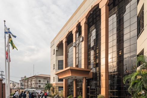 Die Guiding-Light-Assembly-Kirche in Ikoyi entwarf Adenowo als einen multifunktionalen Raum. Benachbarte Schulen und Orga­nisationen halten hier ihre Veranstaltungen ab.<br />