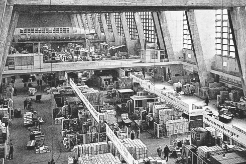 Beginn des 20. Jahrhunderts: Die Großmarkthalle in Frankfurt strukturiert und verdichtet den  öffentlichen Raum.<br />