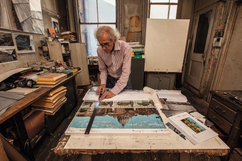 <span class="Bold">Christo bei einer Projektzeichnung zum „Ponte San Angelo Wrapped“ in Rom, aufgenommen in seinem Studio in SoHo in New York.</span><span class="Bold"></span><br />