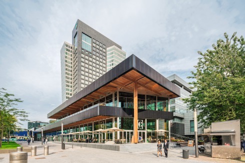 Pavillon vor dem Hochhaus der Bank ABN Amro.<br />