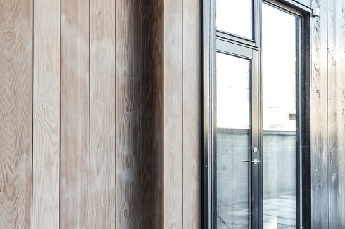 ... Werkstatt: Der zweigeschossige Eingangsbereich soll verschiedene Nutzungen ermöglichen. Unten: Im zweiten Obergeschoss und auf der Dachterrasse.<br />