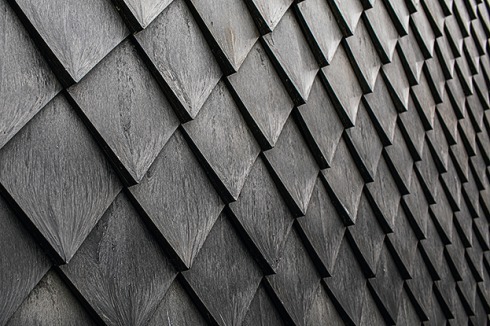 ... dem mit recycelten Plastikschindeln verkleideten Schulpavillon in Oosterhout.<br />