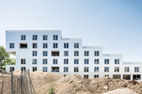 Für das Projekt erhielt Delhay den „Équerre d’Argent“, den wichtigsten Architekturpreis Frankreichs, in der Kategorie Wohnungsbau.<br />