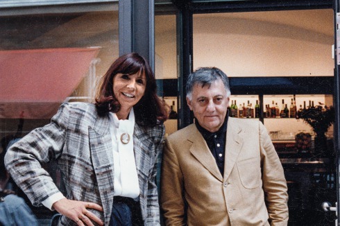 <span class="Bold">1989</span> Kristin Feireiss und ­Aldo Rossi bei der Eröffnung der Rossi-Ausstellung „Deutsches Historisches Museum“.<br />