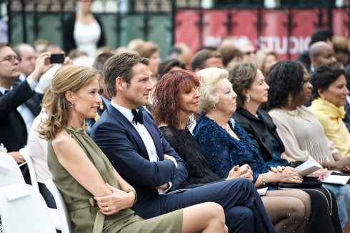 <span class="Bold">2014</span> Verleihung des Pritzker-Preises an Shigeru Ban in Amsterdam. Neben Kristin Feireiss Prinzessin Beatrix der Niederlande.<br />