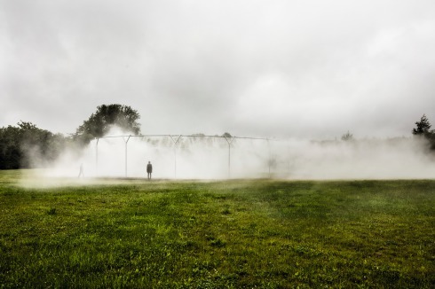 Olafur Eliassons Installation Fog assembly lässt Konturen verschwimmmen.  Wind, Licht und Nebel <br />erzeugen sich wandelnde Atmosphären.<br />